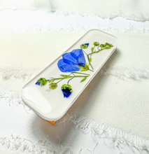 Load image into Gallery viewer, Pressed Flower Hair Clip