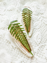 Load image into Gallery viewer, Pressed Flower Hair Clip