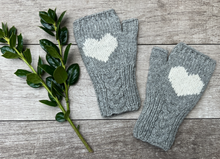 Load image into Gallery viewer, Cable Knit Heart Fingerless Gloves