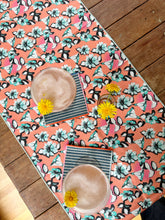 Load image into Gallery viewer, Cloth Table Runner