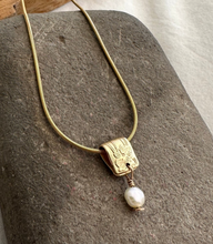 Load image into Gallery viewer, Wren Heirloom Necklace