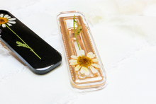 Load image into Gallery viewer, Pressed Flower Hair Clip
