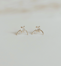 Load image into Gallery viewer, Arch Stud Earrings