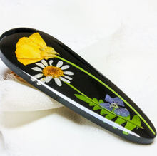 Load image into Gallery viewer, Pressed Flower Hair Clip