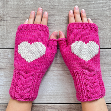Load image into Gallery viewer, Cable Knit Heart Fingerless Gloves