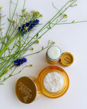 Load image into Gallery viewer, Organic Coconut & Beeswax Exfoliating Lip Scrub