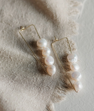 Load image into Gallery viewer, Pearl River Earring
