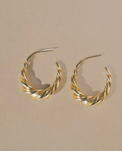 Load image into Gallery viewer, Verso Hoop Earring
