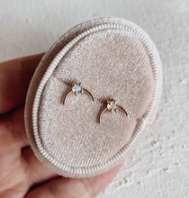 Load image into Gallery viewer, Arch Stud Earrings
