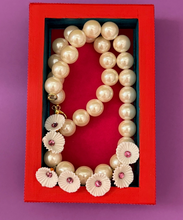 Load image into Gallery viewer, Lys Vintage Pearl Necklace
