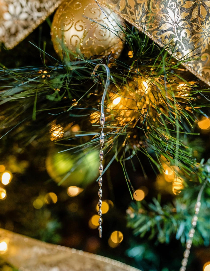 Victorian Christmas Tree Tinsel Queen Anne Frame