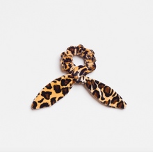 Load image into Gallery viewer, Velvet Scrunchie Tie
