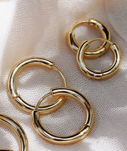 Load image into Gallery viewer, 18kt Gold Filled Huggie Hoop Earrings
